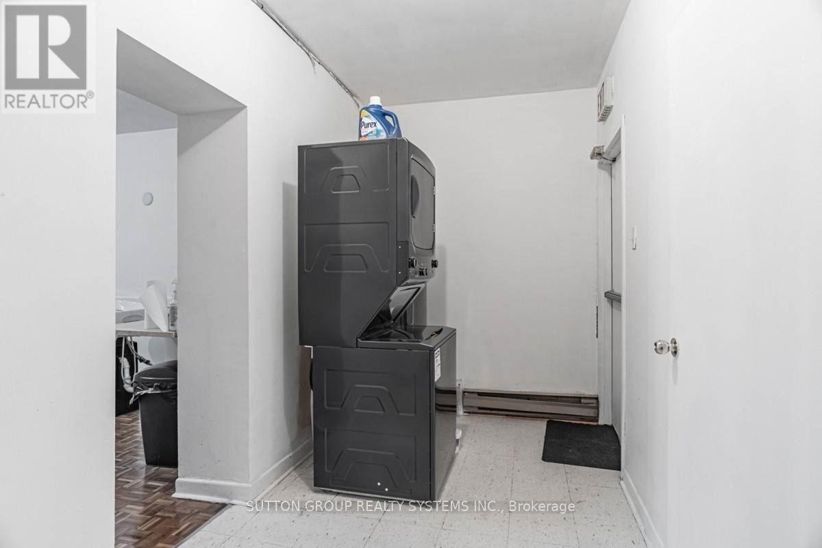 Main - 256 Lansdowne Avenue, Toronto, ON