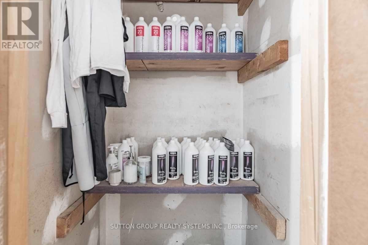 Main - 256 Lansdowne Avenue, Toronto, ON