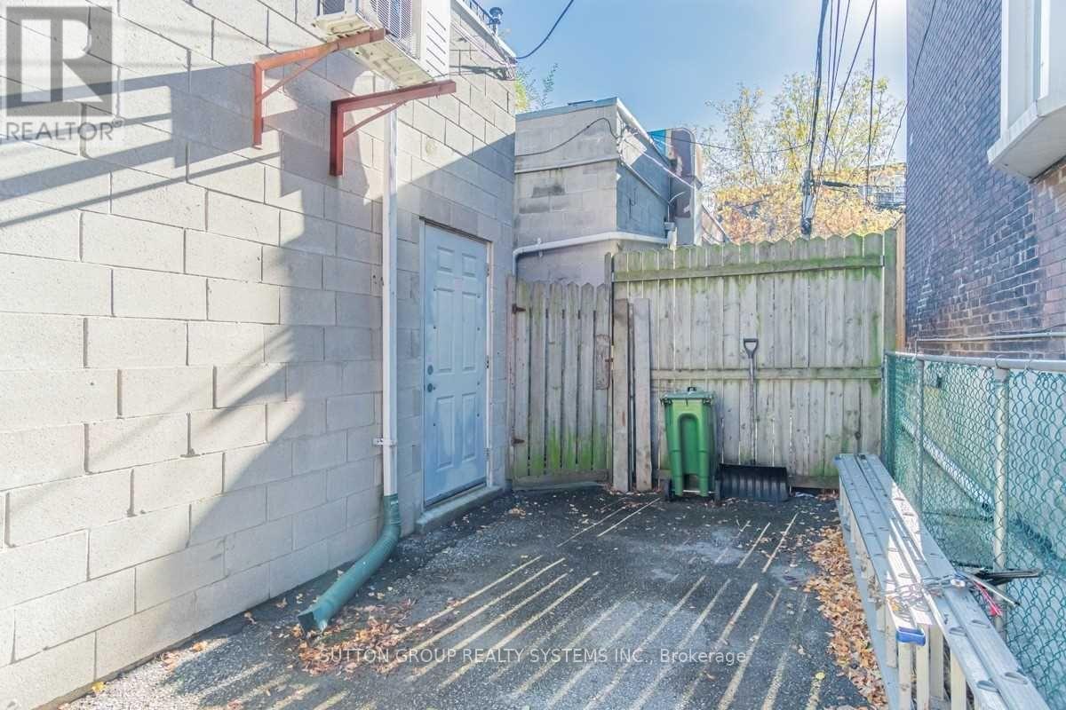 Main - 256 Lansdowne Avenue, Toronto, ON