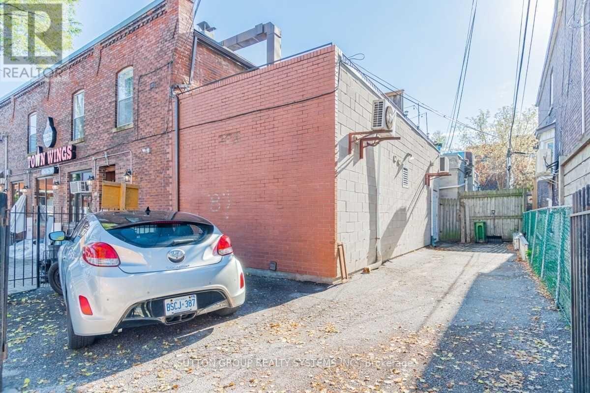 Main - 256 Lansdowne Avenue, Toronto, ON