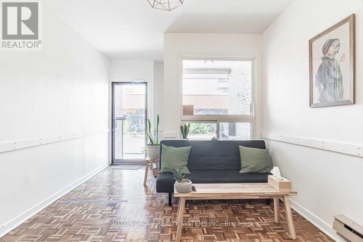 Main - 256 Lansdowne Avenue, Toronto, ON