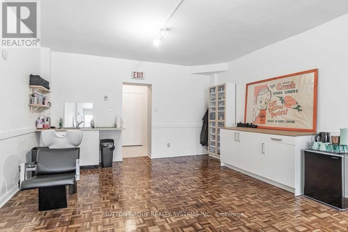 Main - 256 Lansdowne Avenue, Toronto, ON