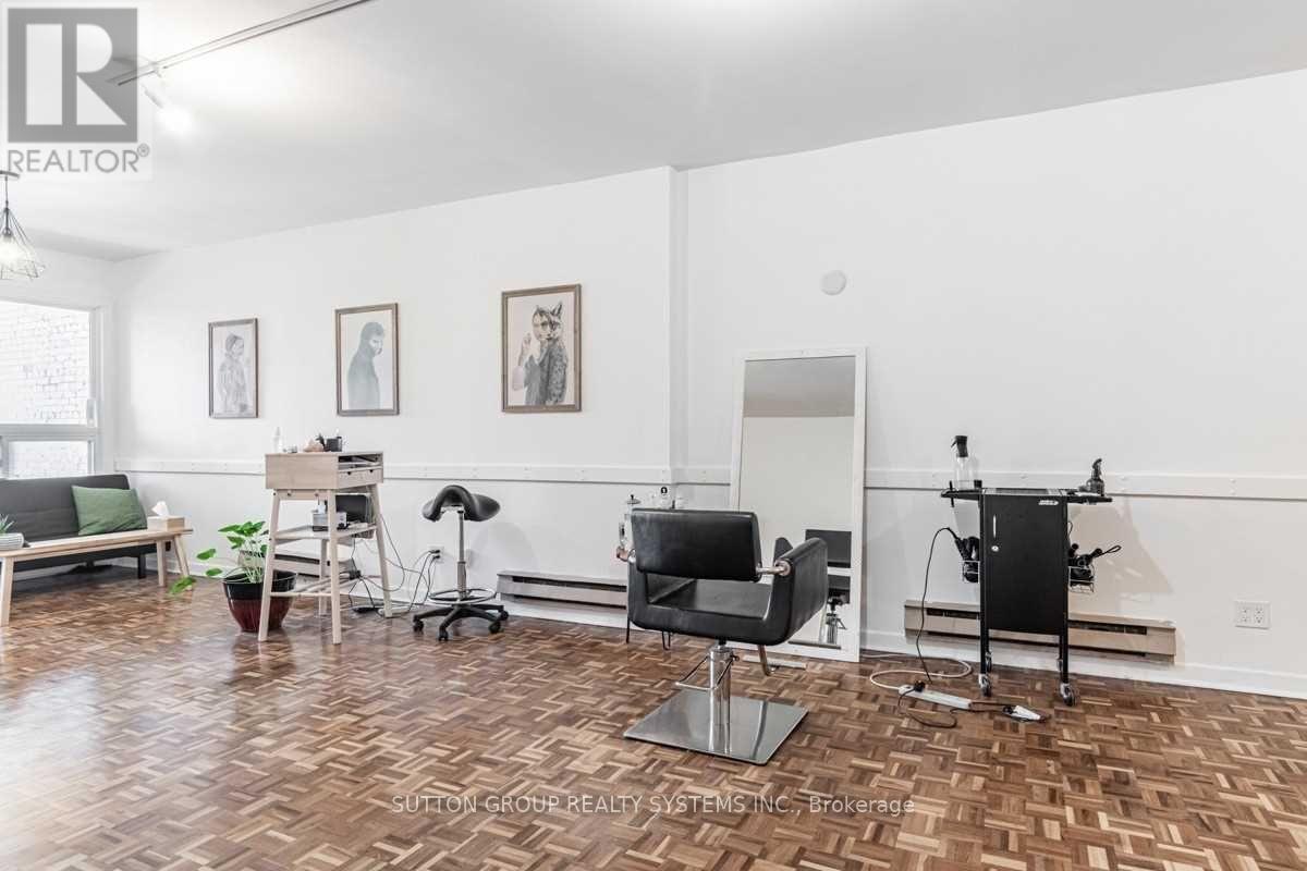 Main - 256 Lansdowne Avenue, Toronto, ON