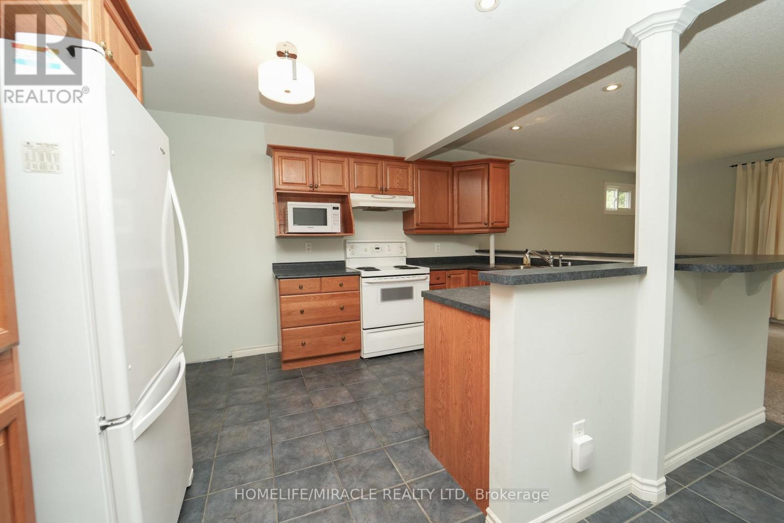 776 Grierson Street, Oshawa, ON - Indoor Photo Showing Kitchen