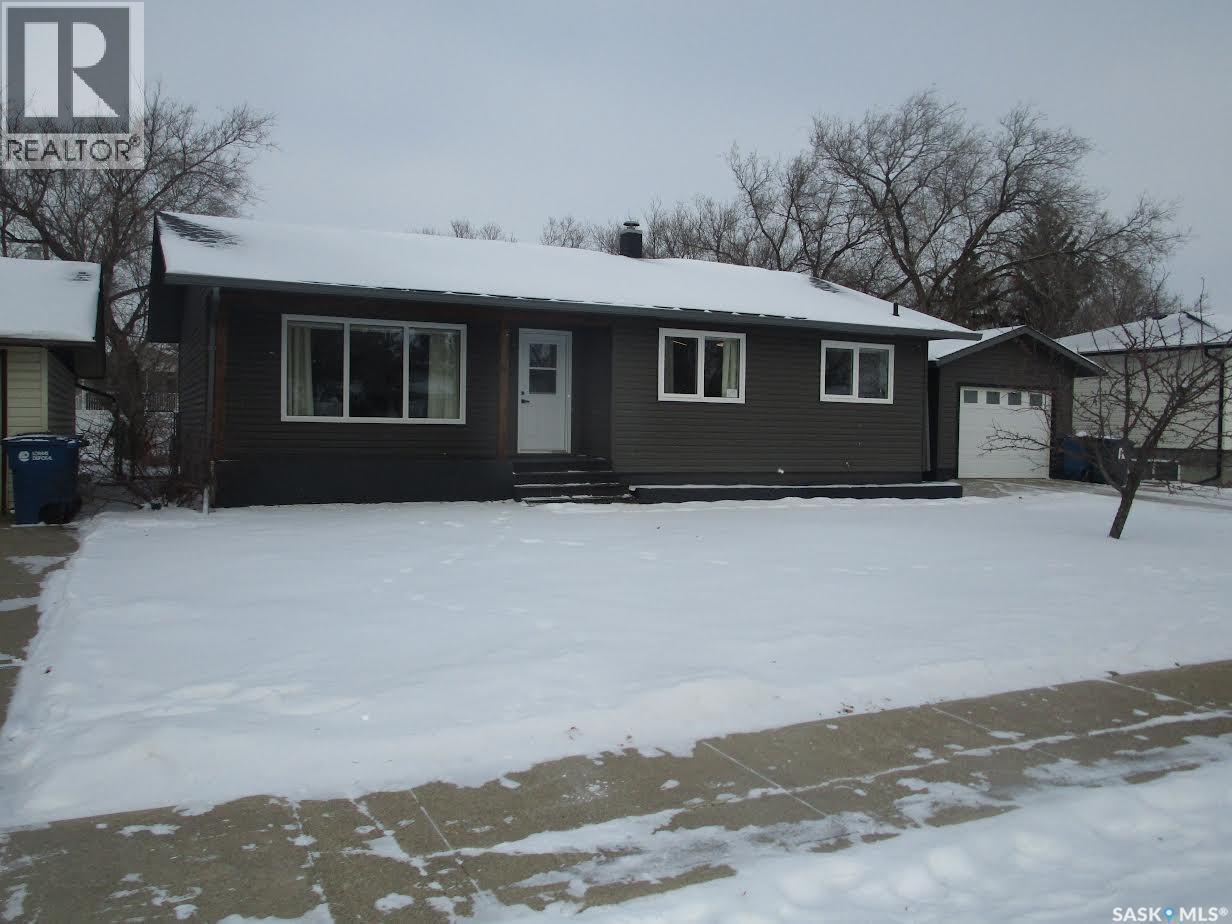 249 6Th Avenue E, Gravelbourg, SK - Outdoor