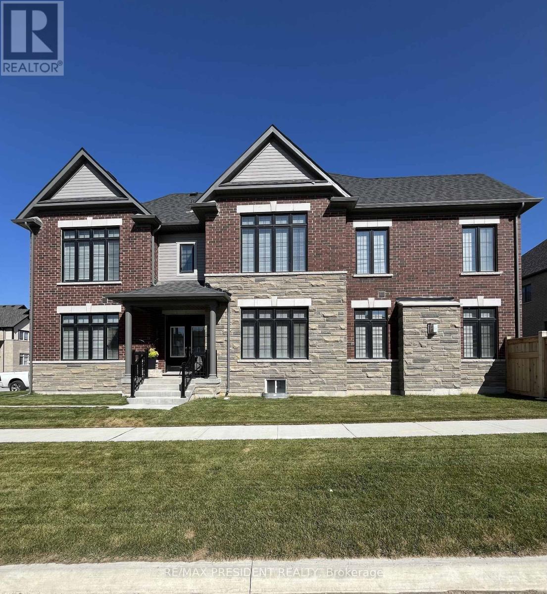 130 Wraggs Road, Bradford West Gwillimbury, ON - Outdoor With Facade