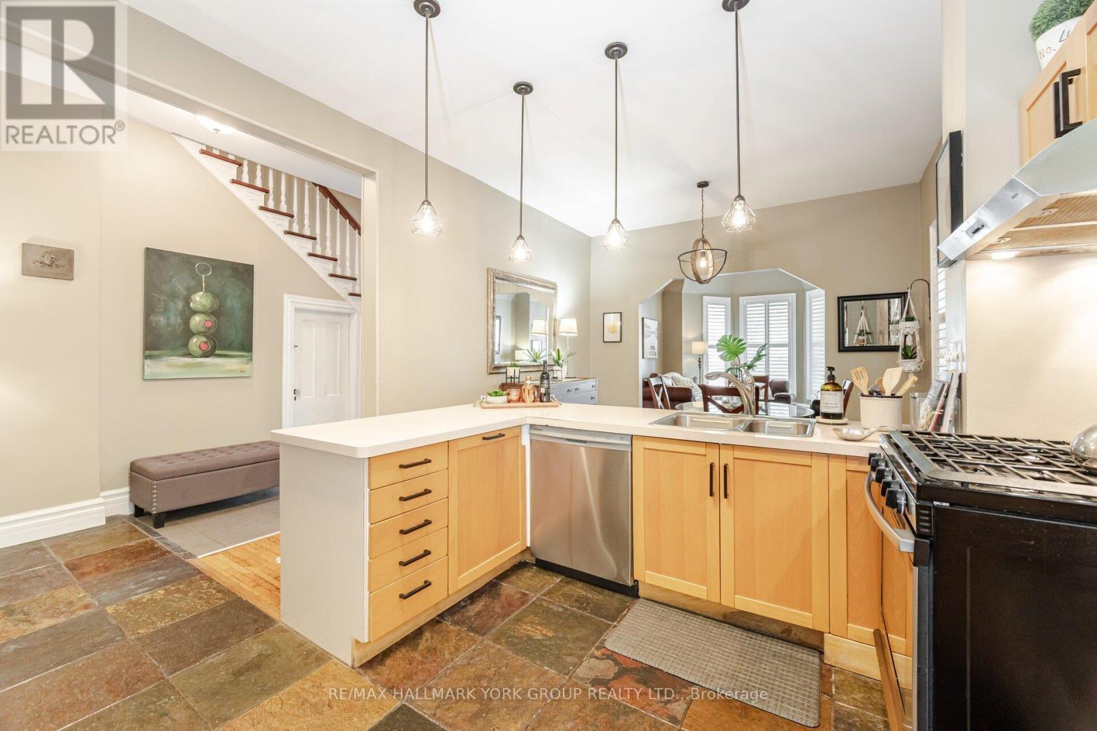 390 Main Street, King, ON - Indoor Photo Showing Kitchen With Upgraded Kitchen