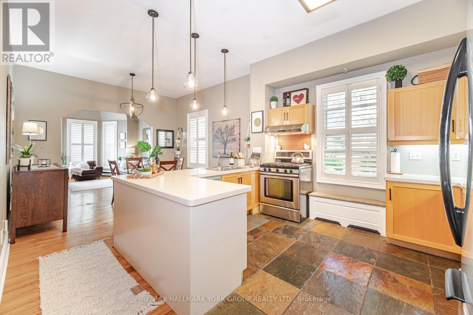 390 Main Street, King, ON - Indoor Photo Showing Kitchen With Upgraded Kitchen
