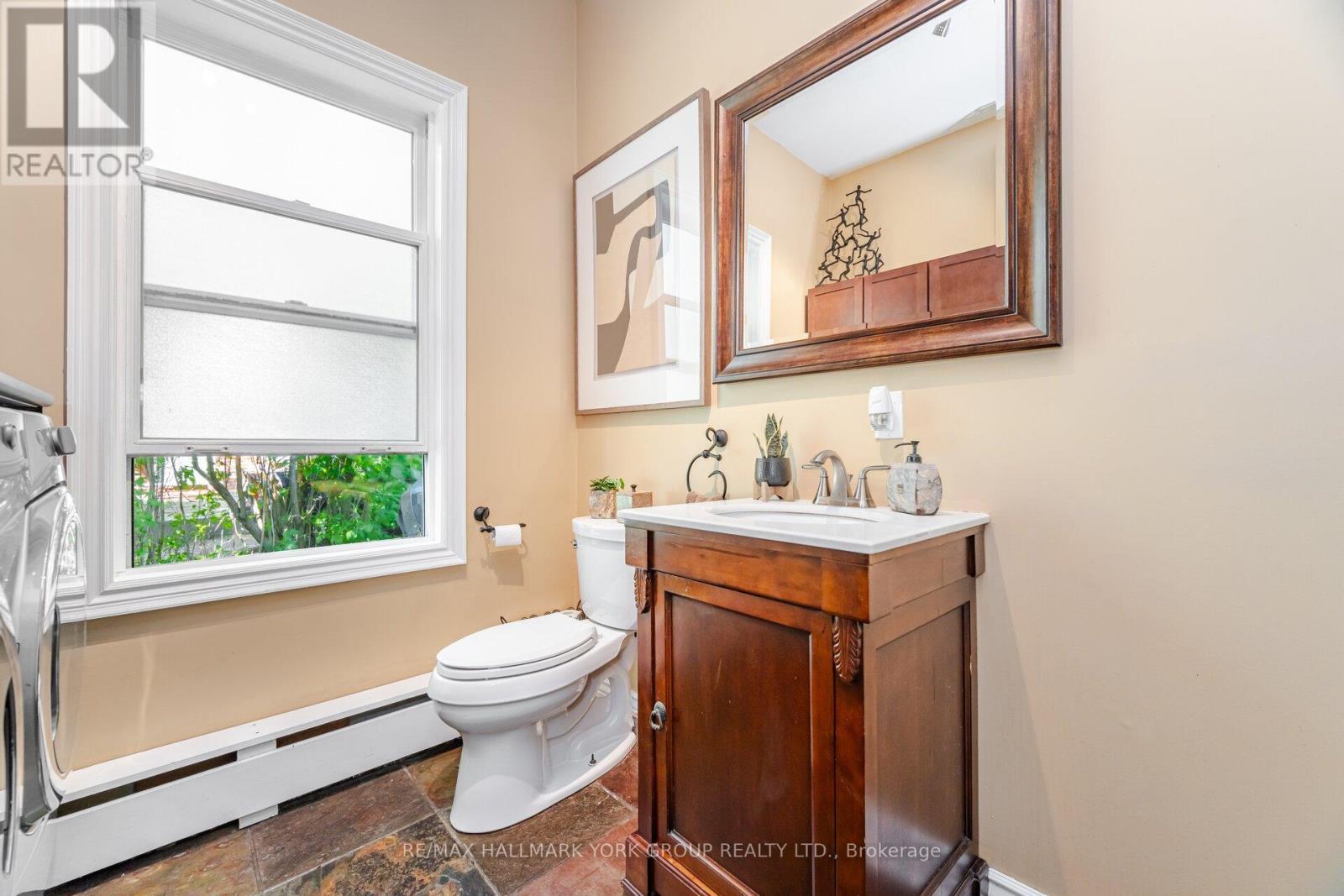 390 Main Street, King, ON - Indoor Photo Showing Bathroom