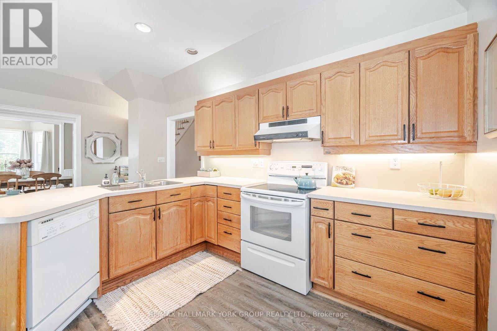 390 Main Street, King, ON - Indoor Photo Showing Kitchen