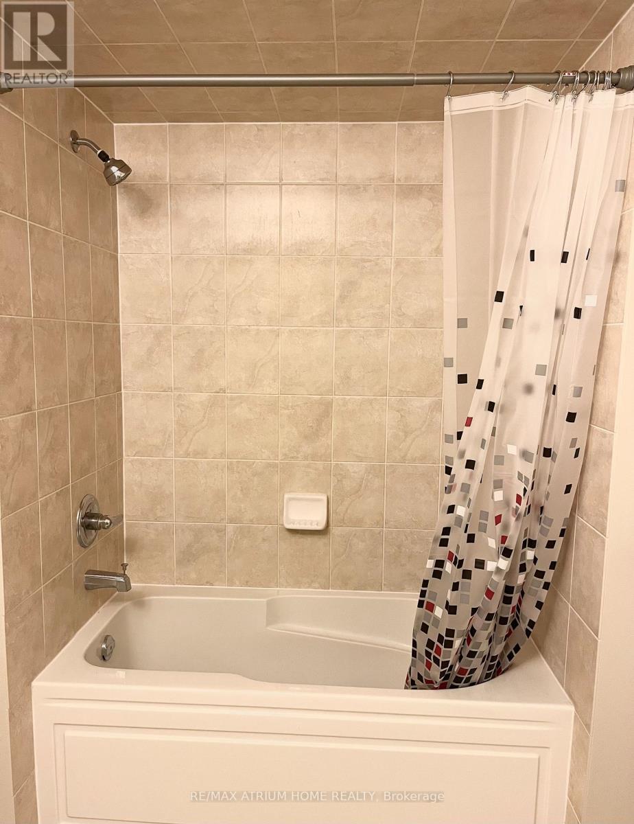 1261 Blencowe Crescent, Newmarket, ON - Indoor Photo Showing Bathroom