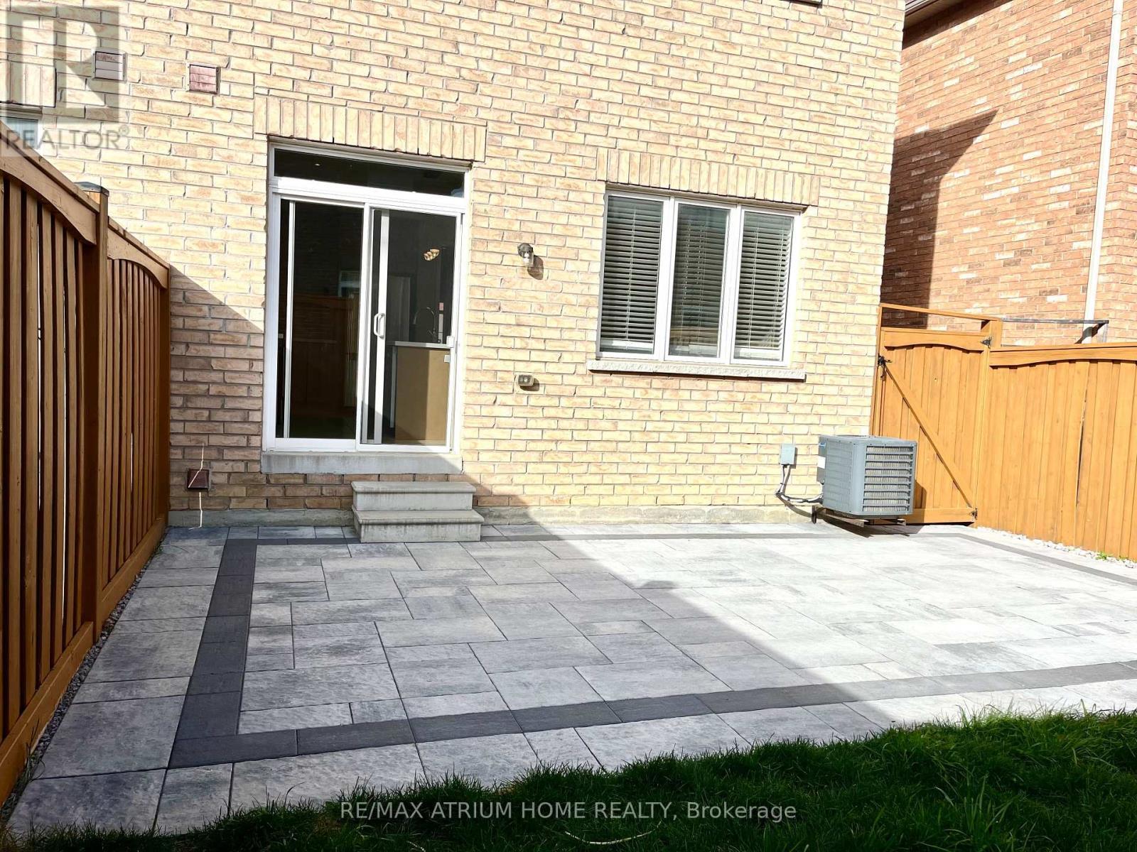 1261 Blencowe Crescent, Newmarket, ON - Outdoor With Exterior