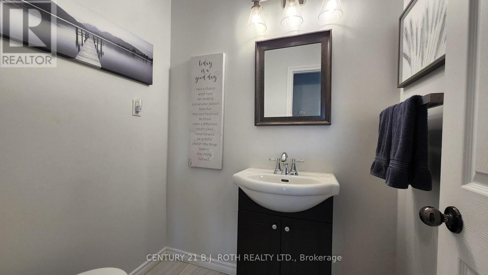 1252 Shore Acres Drive, Innisfil, ON - Indoor Photo Showing Bathroom