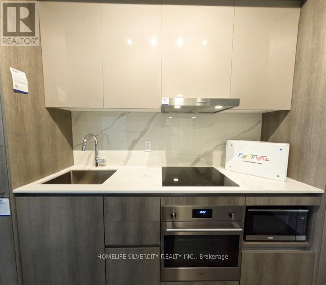 2610 - 225 Commerce Street, Vaughan, ON - Indoor Photo Showing Kitchen