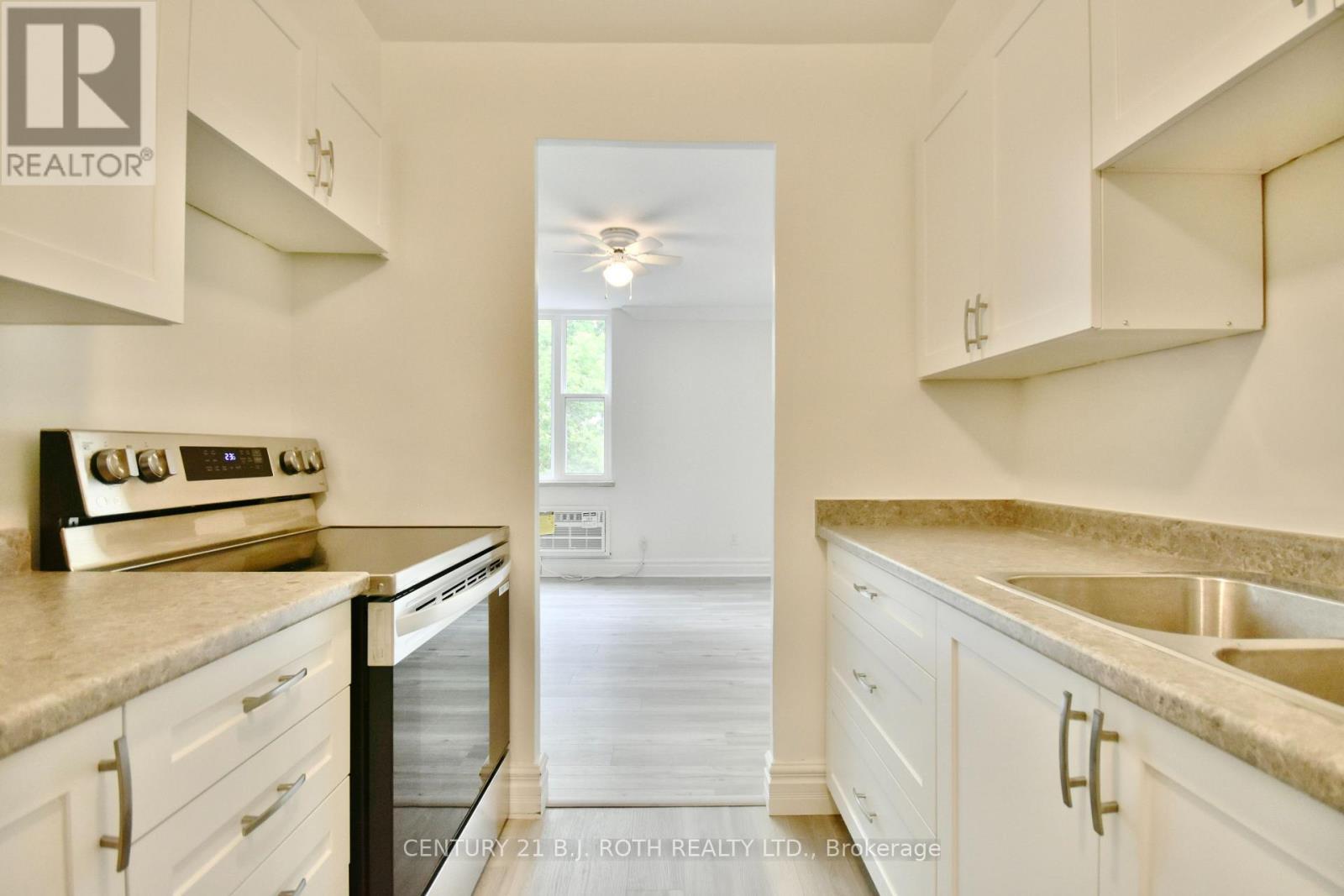 21 - 2 Grove Street E, Barrie, ON - Indoor Photo Showing Kitchen With Double Sink