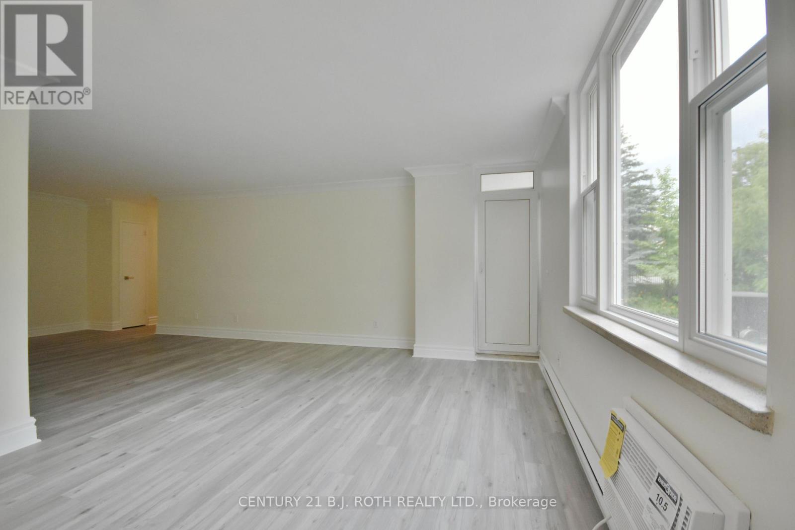 21 - 2 Grove Street E, Barrie, ON - Indoor Photo Showing Other Room