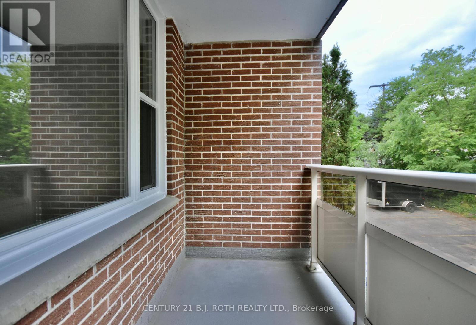 21 - 2 Grove Street E, Barrie, ON - Outdoor With Balcony With Exterior