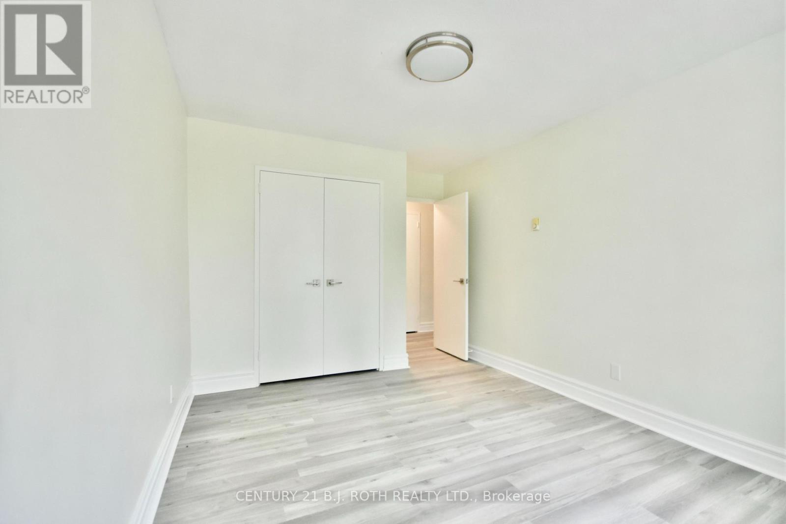 21 - 2 Grove Street E, Barrie, ON - Indoor Photo Showing Other Room