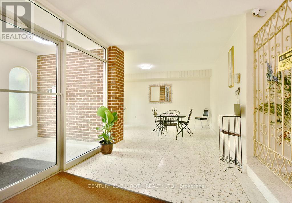 21 - 2 Grove Street E, Barrie, ON - Indoor Photo Showing Other Room