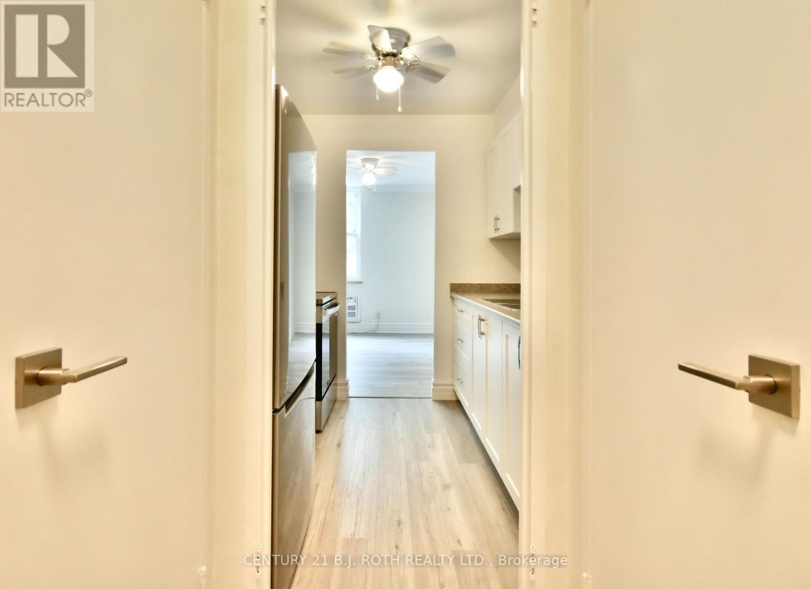 21 - 2 Grove Street E, Barrie, ON - Indoor