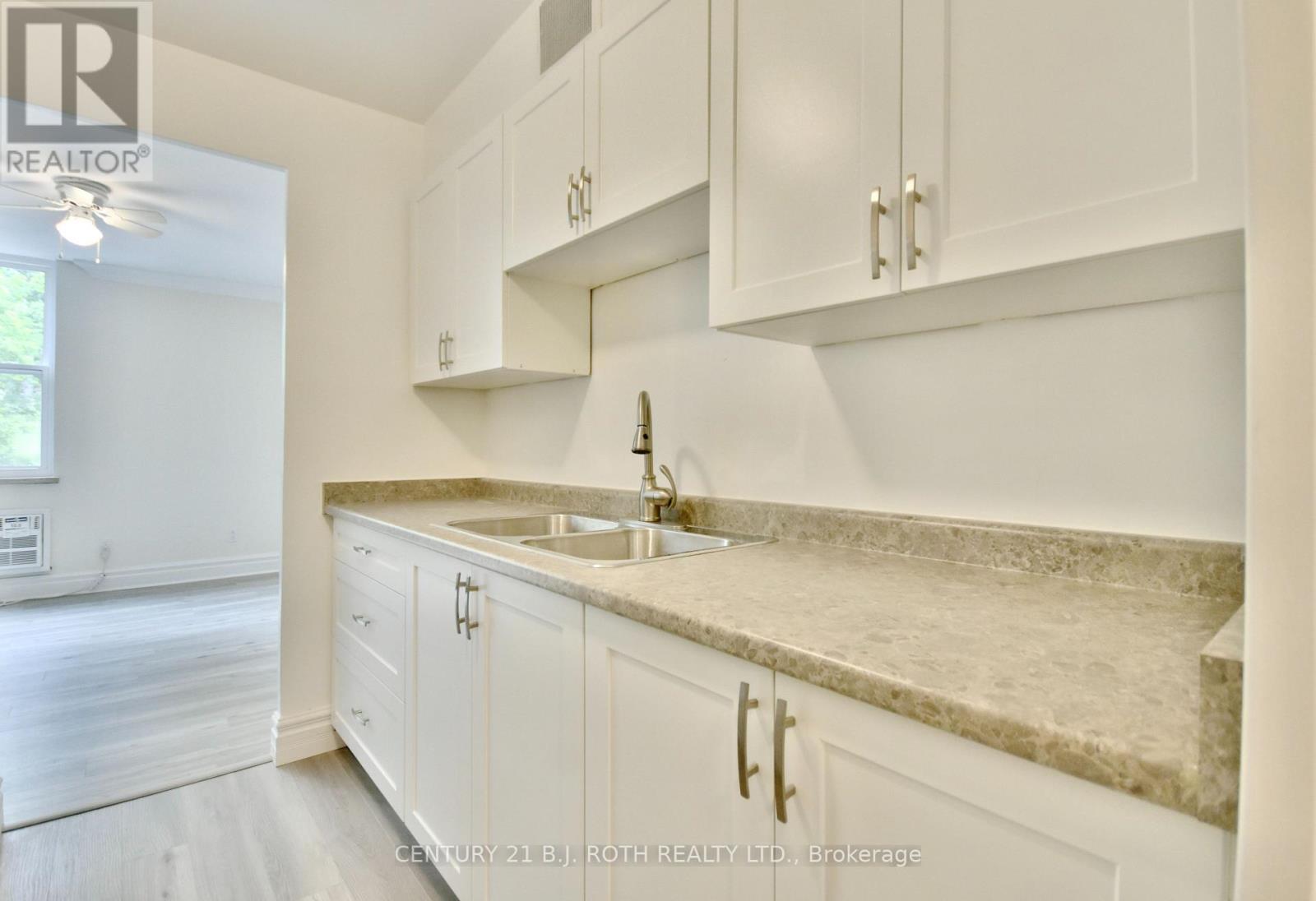 21 - 2 Grove Street E, Barrie, ON - Indoor Photo Showing Kitchen With Double Sink