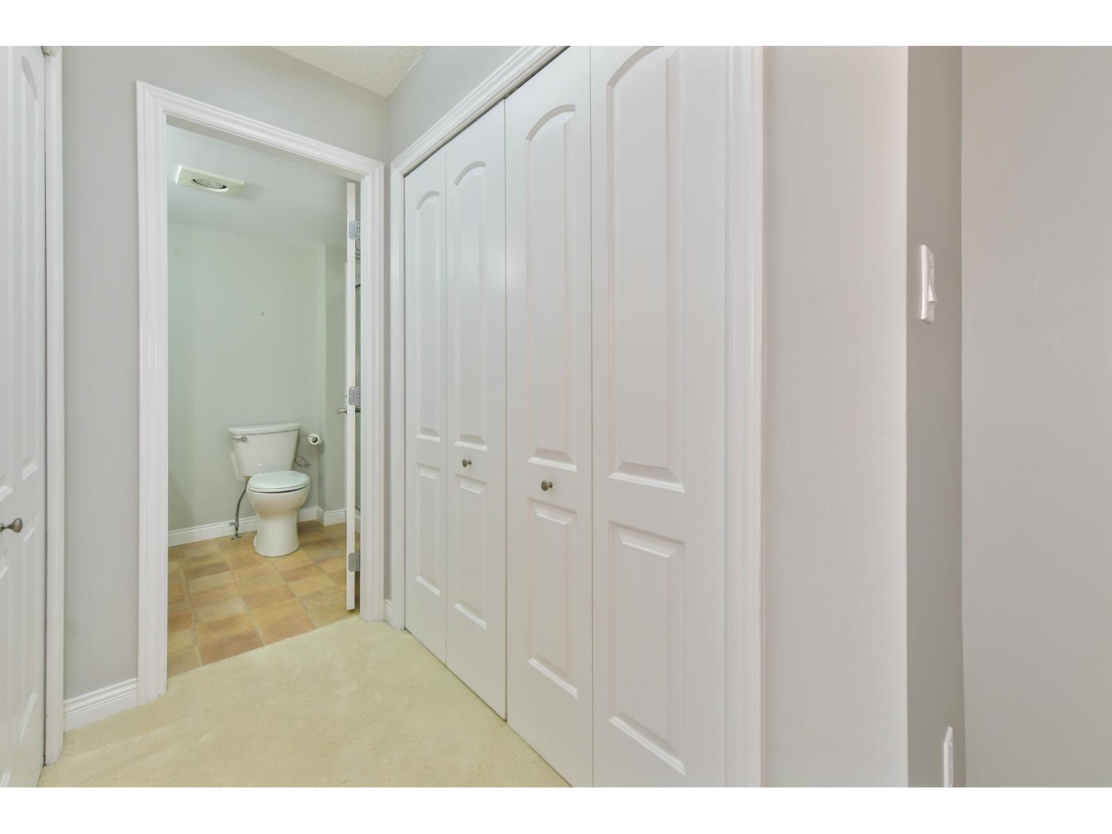 301 15317 Thrift Avenue, White Rock, BC - Indoor