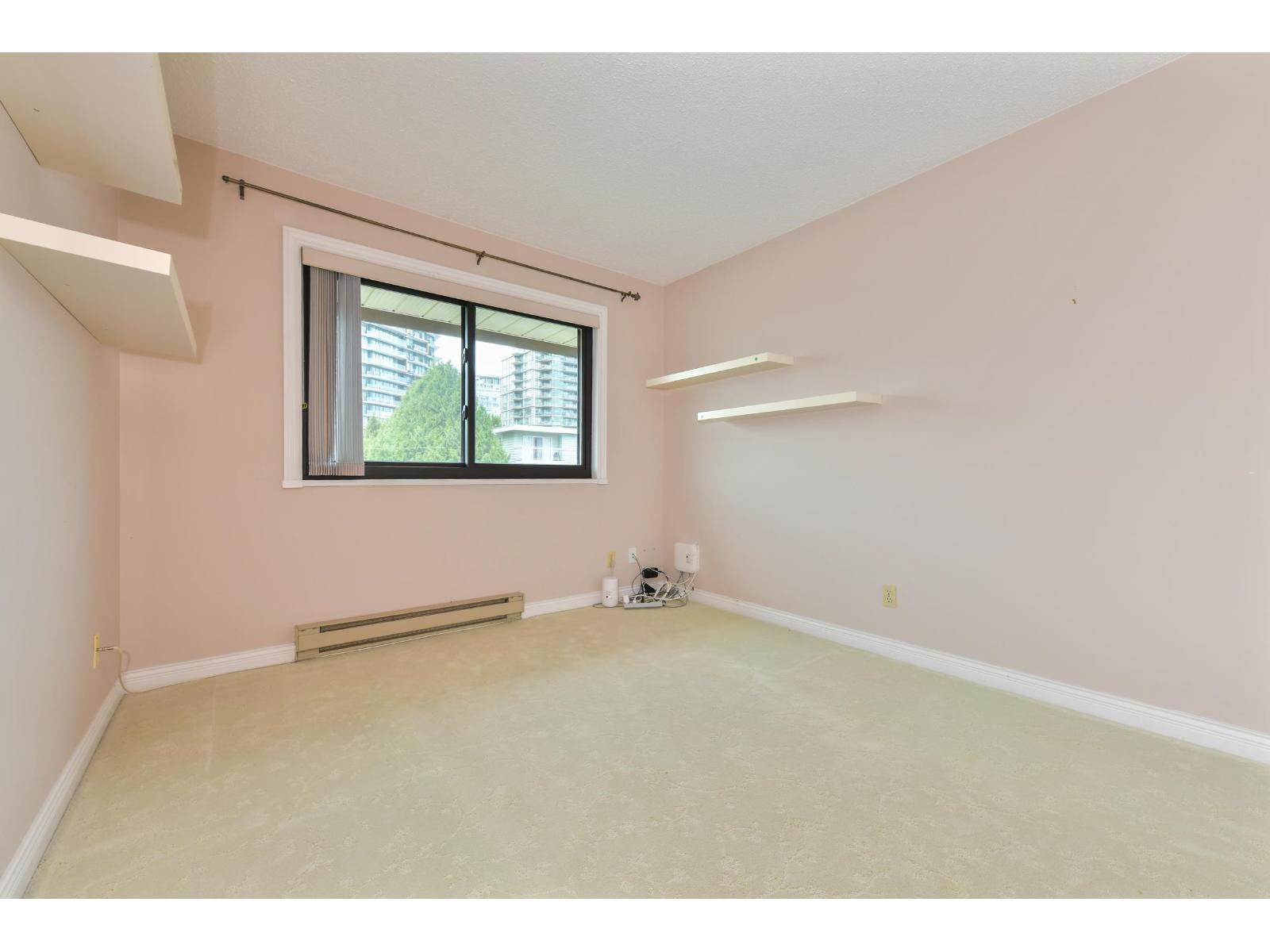 301 15317 Thrift Avenue, White Rock, BC - Indoor Photo Showing Other Room