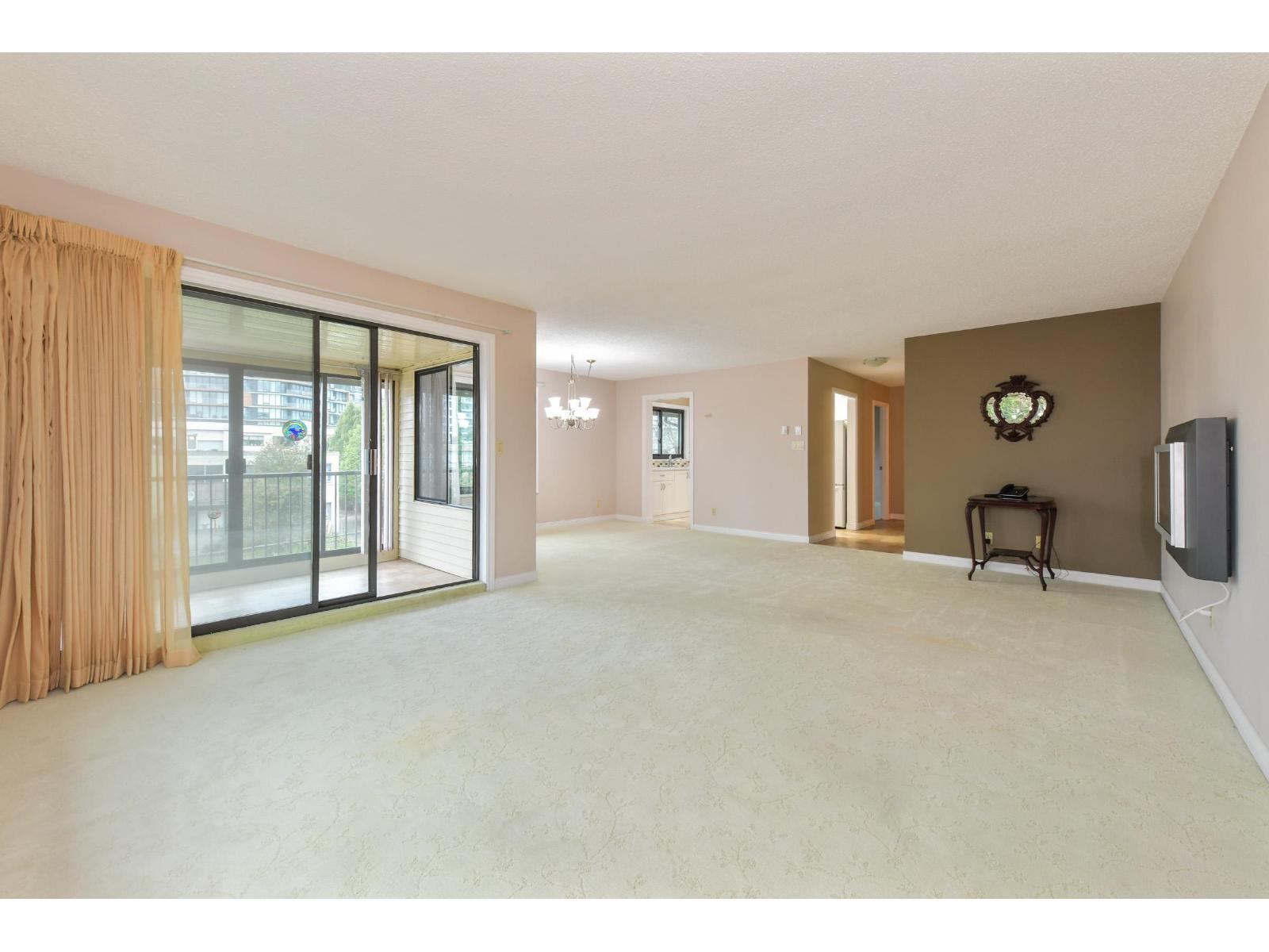 301 15317 Thrift Avenue, White Rock, BC - Indoor Photo Showing Other Room