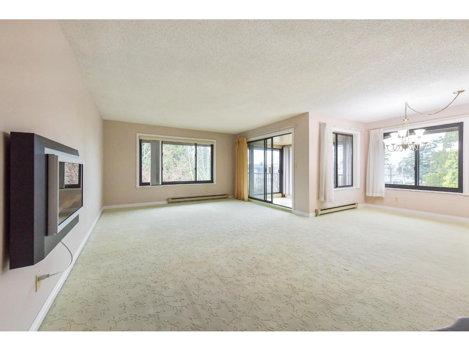 301 15317 Thrift Avenue, White Rock, BC - Indoor Photo Showing Other Room