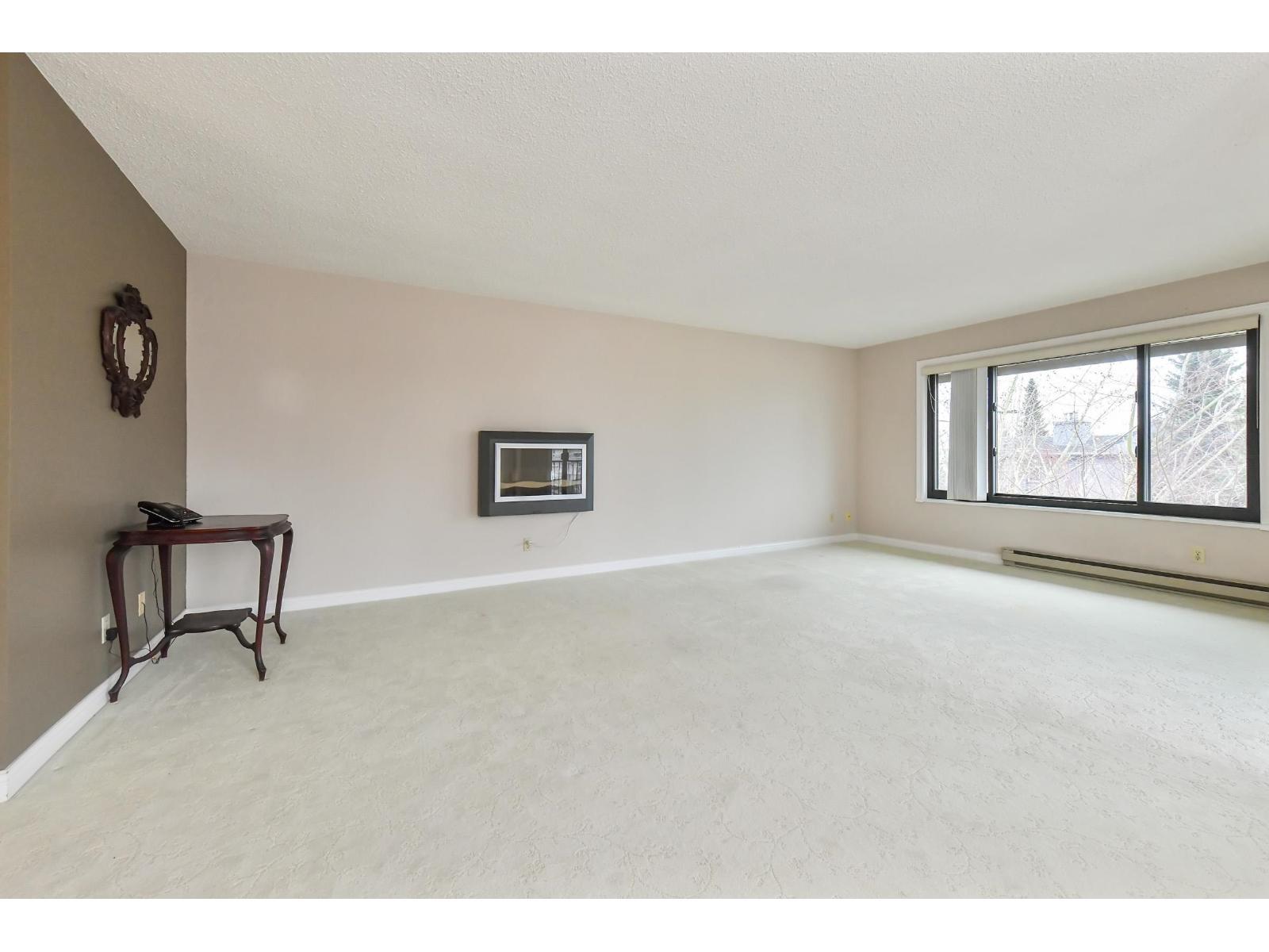 301 15317 Thrift Avenue, White Rock, BC - Indoor