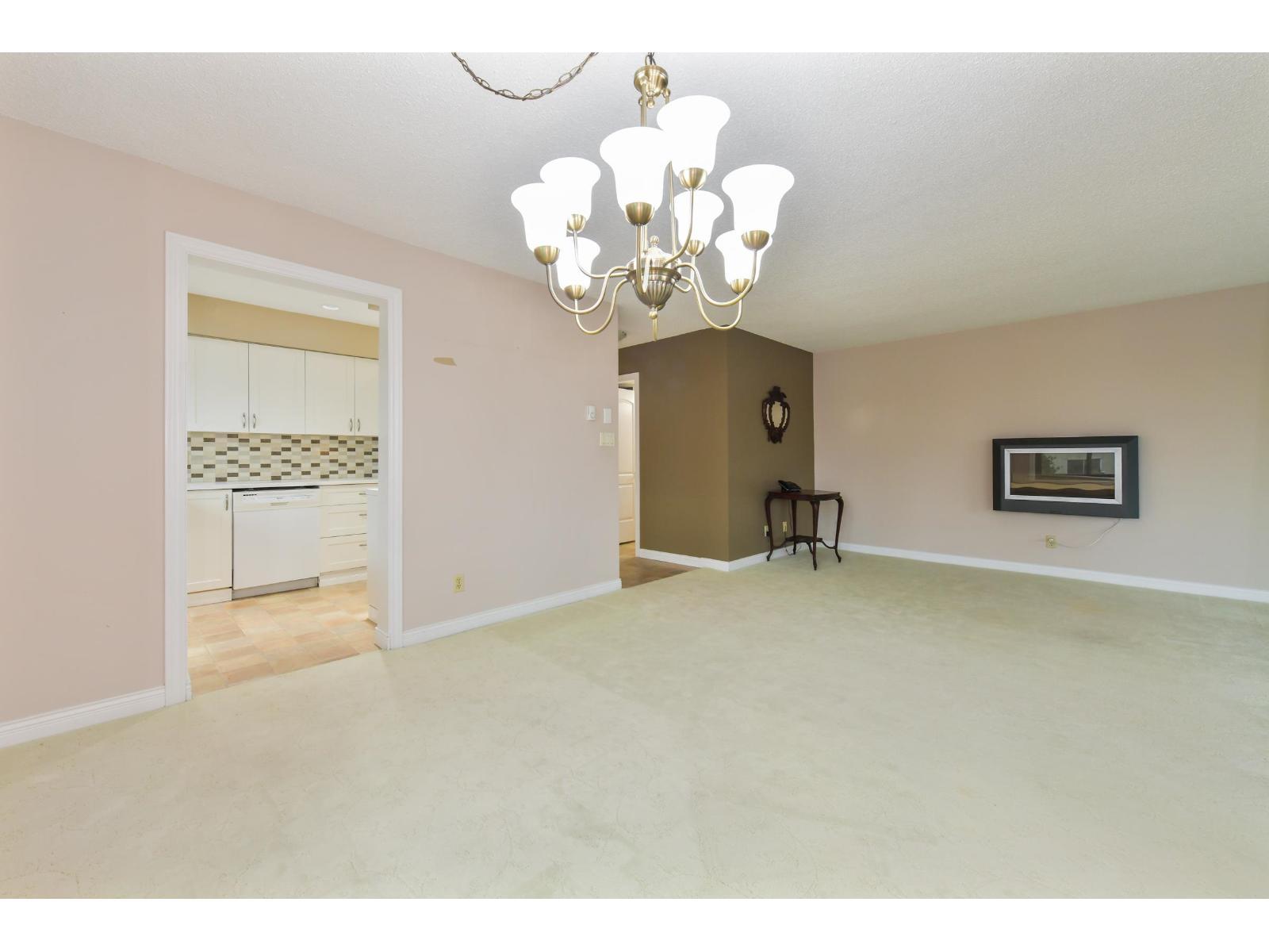 301 15317 Thrift Avenue, White Rock, BC - Indoor