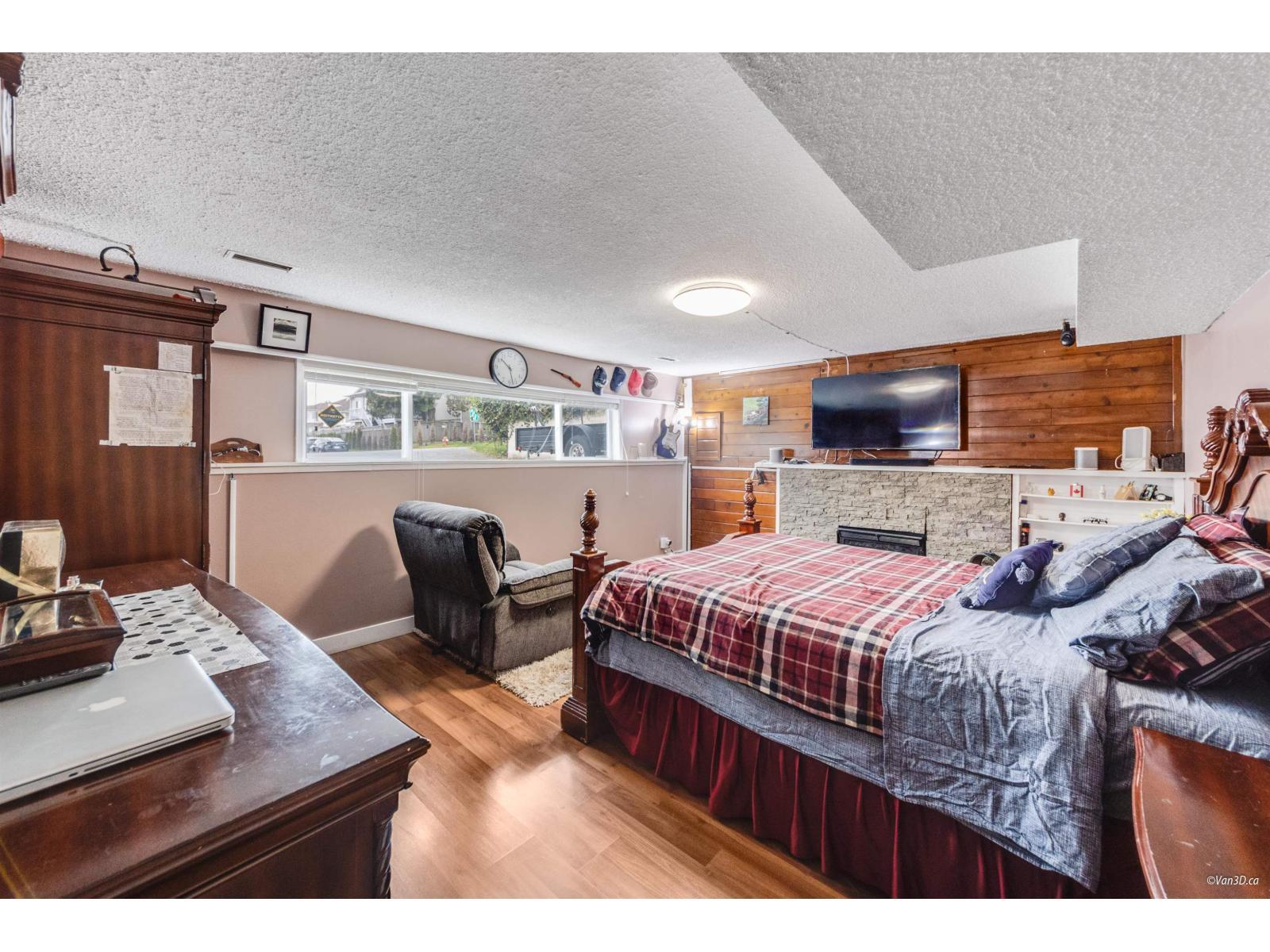 13553 84 Avenue, Surrey, BC - Indoor Photo Showing Bedroom