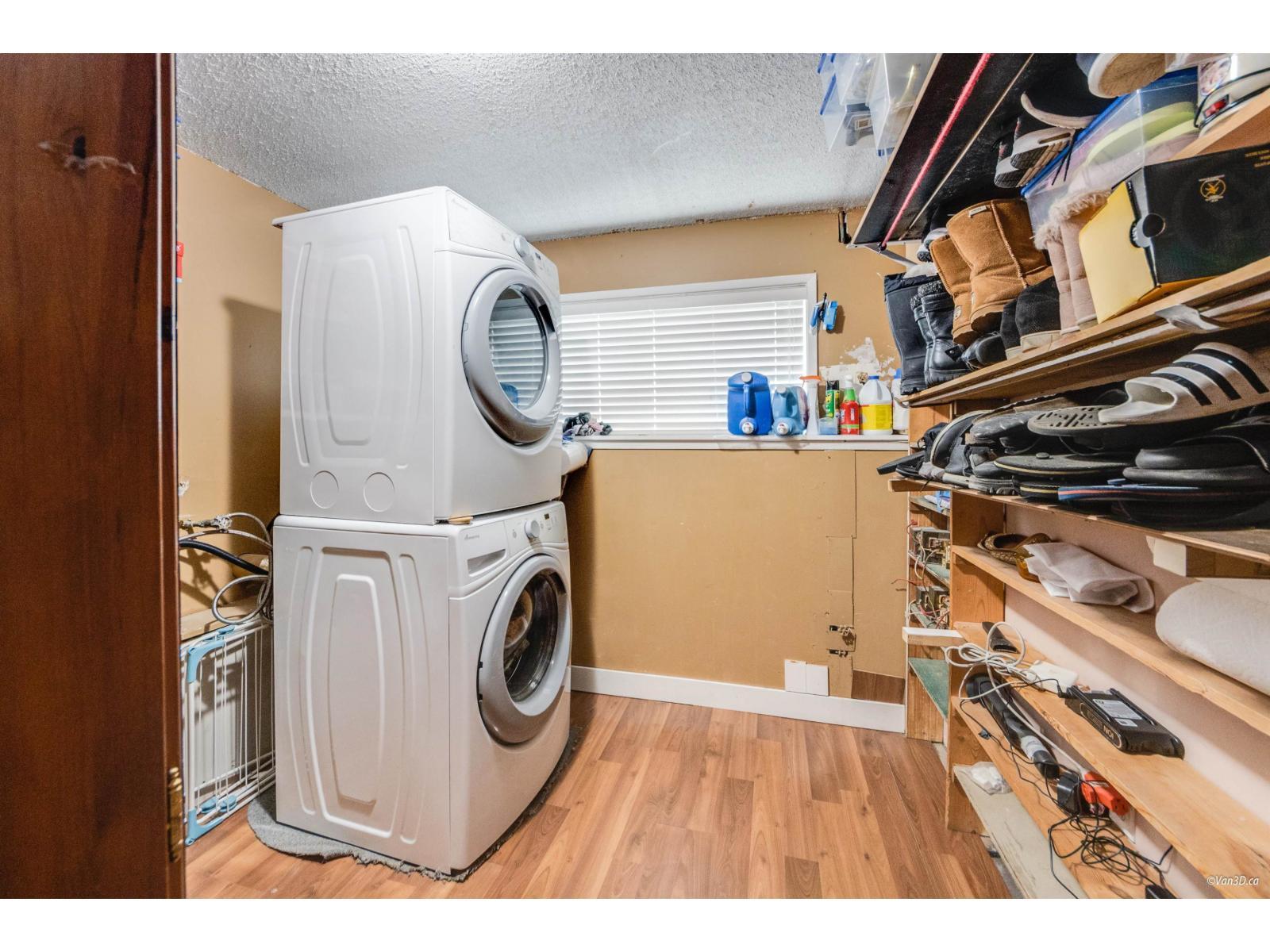 13553 84 Avenue, Surrey, BC - Indoor Photo Showing Laundry Room