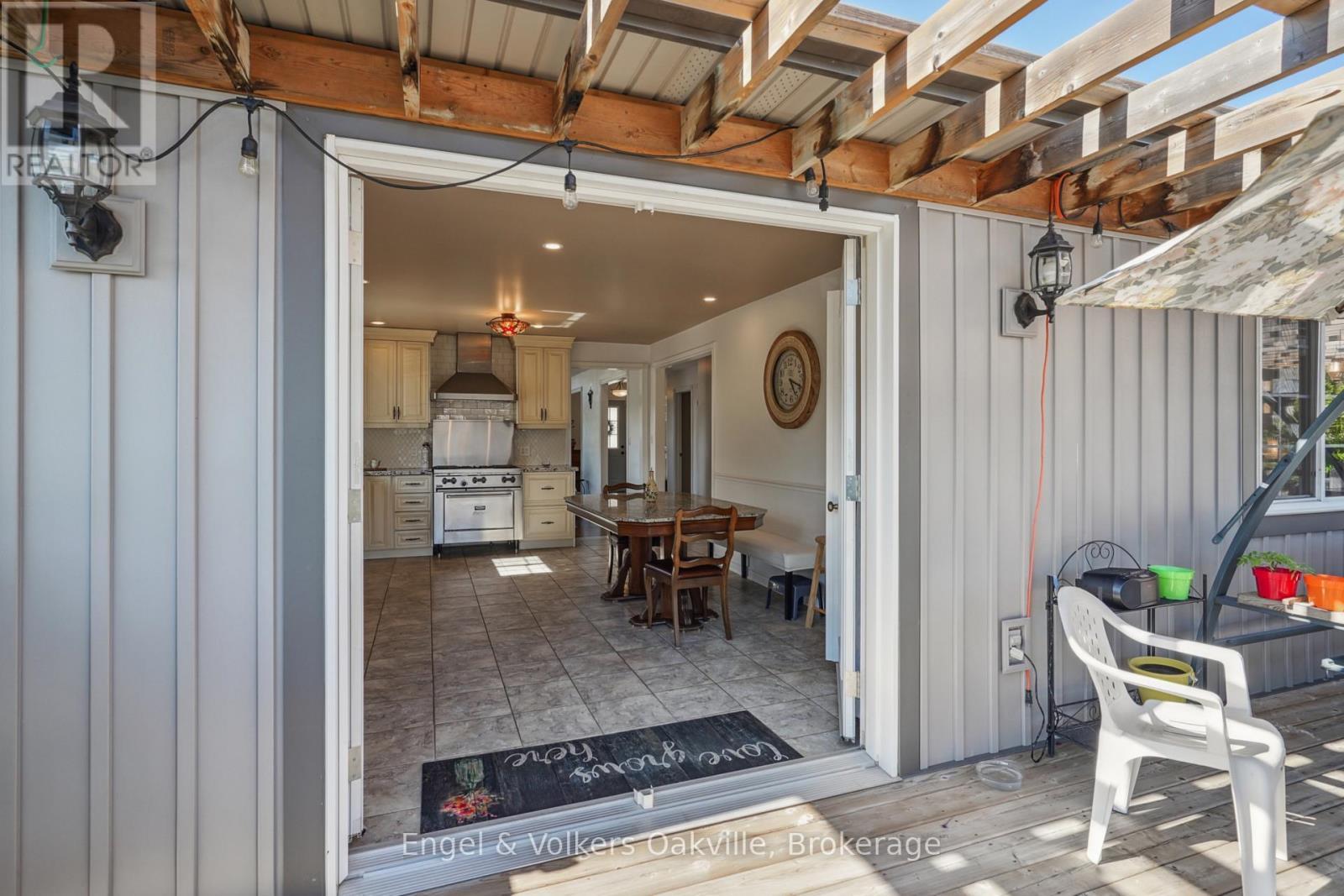 Walk out to deck - 339 Wellbrook Avenue, Welland (Prince Charles), ON -