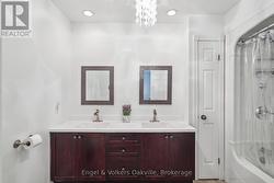 Main Floor Bathroom w/Tub -