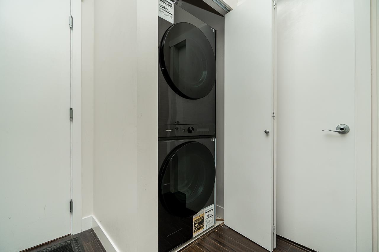 215 13468 King George Boulevard, Surrey, BC - Indoor Photo Showing Laundry Room