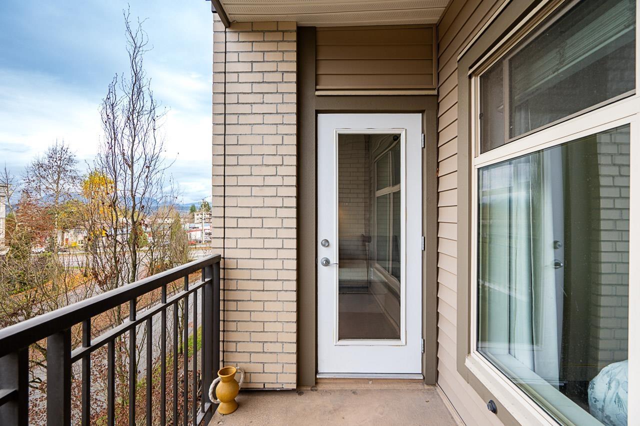 215 13468 King George Boulevard, Surrey, BC - Outdoor With Exterior