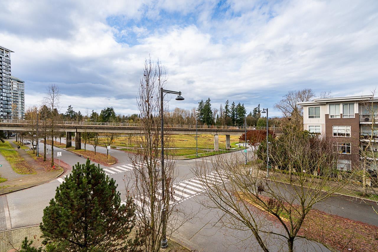 215 13468 King George Boulevard, Surrey, BC - Outdoor