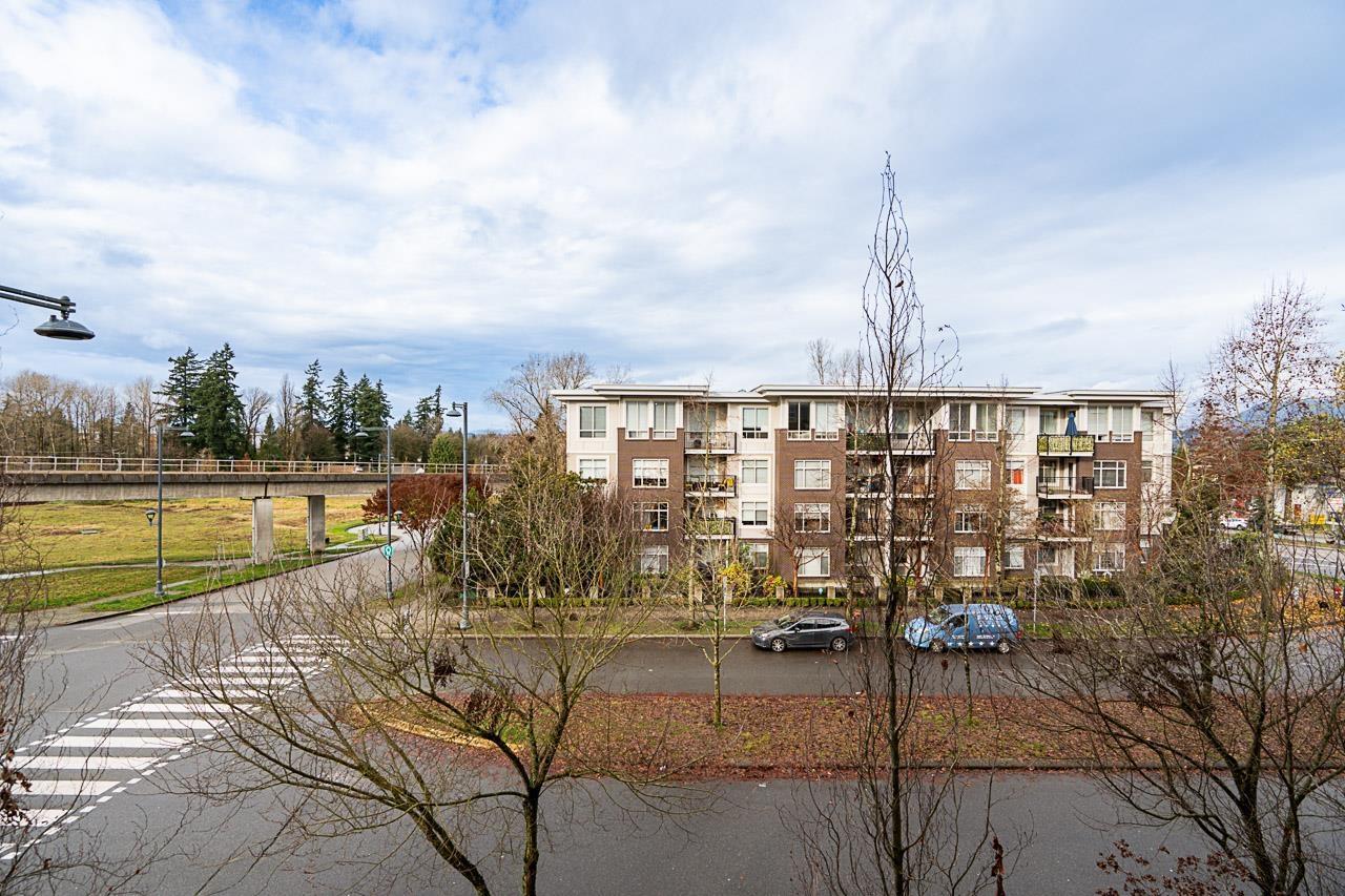 215 13468 King George Boulevard, Surrey, BC - Outdoor