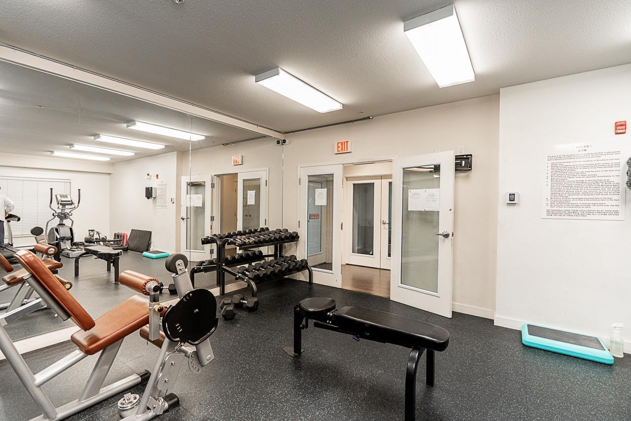 215 13468 King George Boulevard, Surrey, BC - Indoor Photo Showing Gym Room
