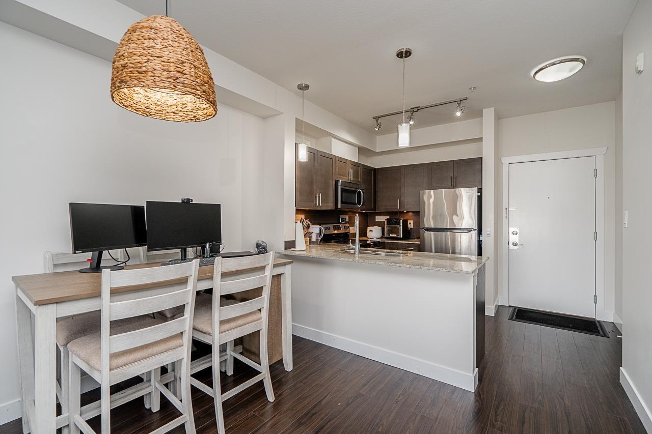 215 13468 King George Boulevard, Surrey, BC - Indoor