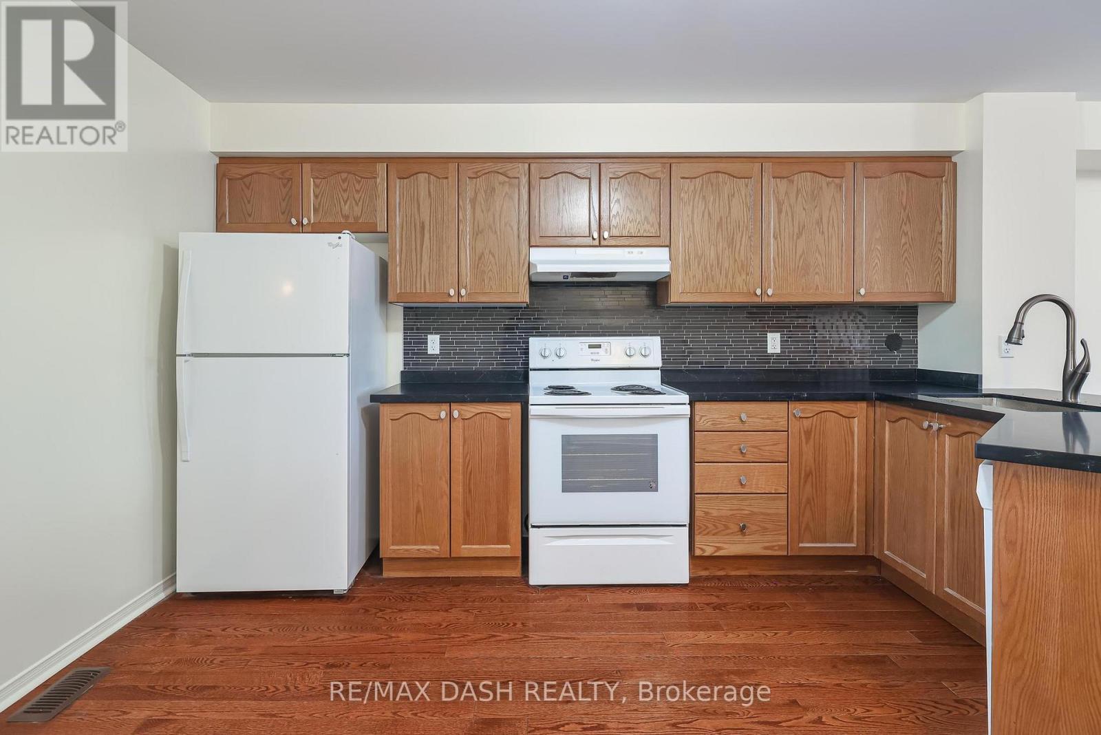 57 Ted Wray Circle, Toronto, ON - Indoor Photo Showing Kitchen