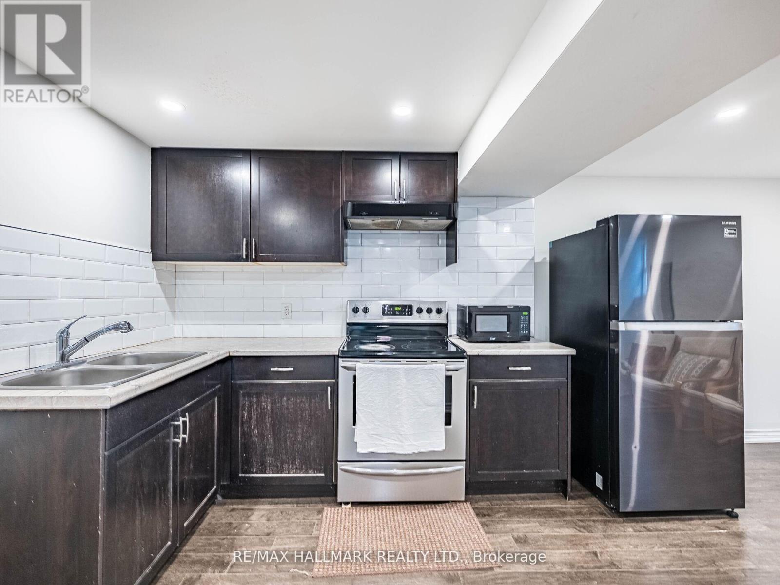 3099 Velmar Drive, Mississauga, ON - Indoor Photo Showing Kitchen With Double Sink