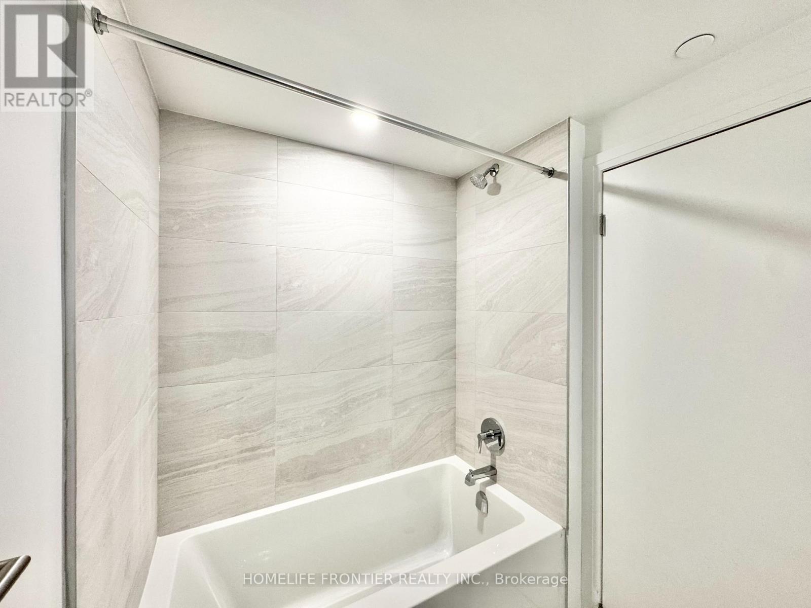 2011 - 4015 The Exchange Street, Mississauga, ON - Indoor Photo Showing Bathroom