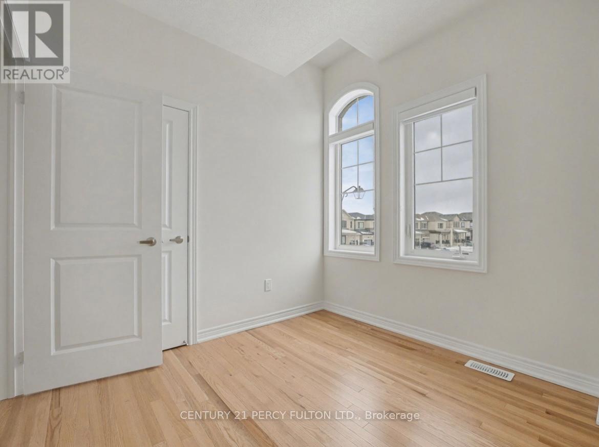 396 Kennedy Circle W, Milton, ON - Indoor Photo Showing Other Room