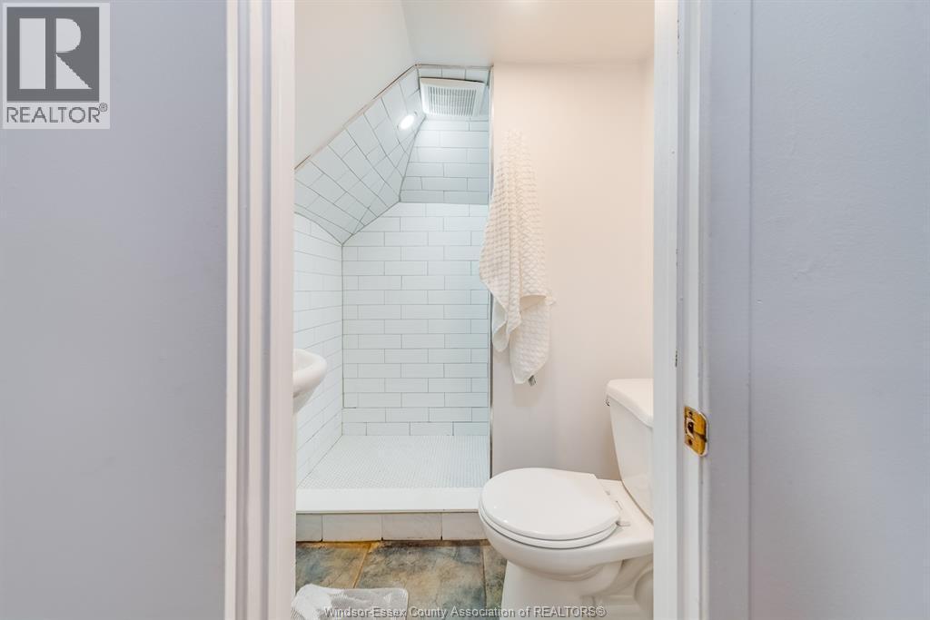 961 Ouellette Avenue Unit# 4, Windsor, ON - Indoor Photo Showing Bathroom