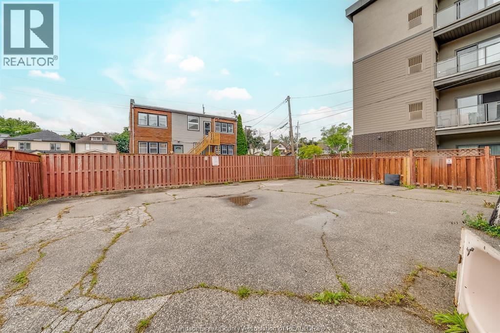 961 Ouellette Avenue Unit# 4, Windsor, ON - Outdoor