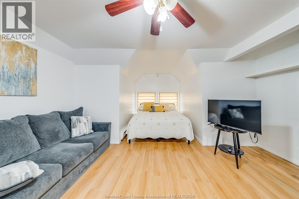 961 Ouellette Avenue Unit# 4, Windsor, ON - Indoor Photo Showing Living Room