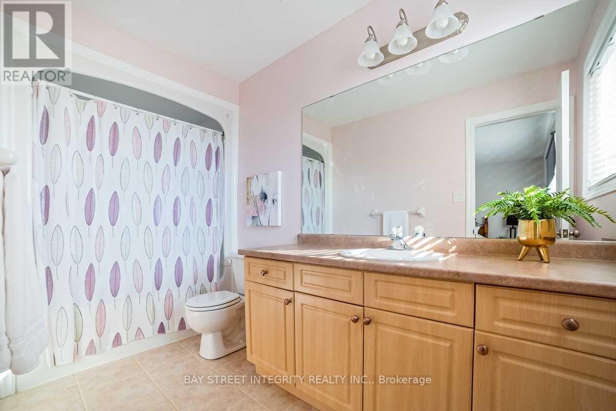 13 Vansickle Street, Hamilton, ON - Indoor Photo Showing Bathroom