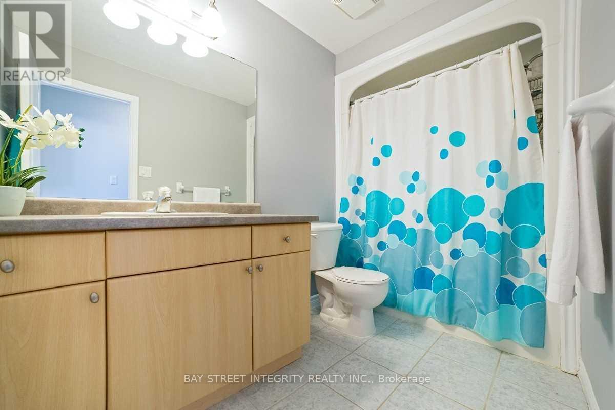 13 Vansickle Street, Hamilton, ON - Indoor Photo Showing Bathroom
